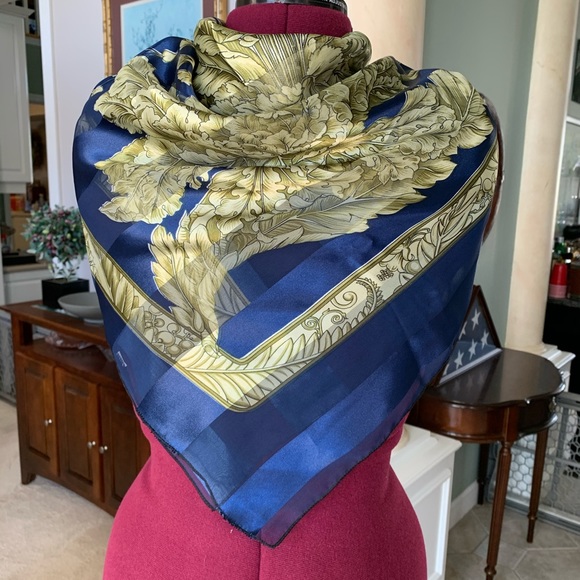 Scarf Navy and Gold - Picture 4 of 6